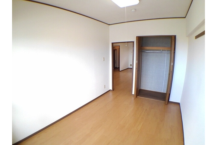 2LDK Apartment, Japan — image 3
