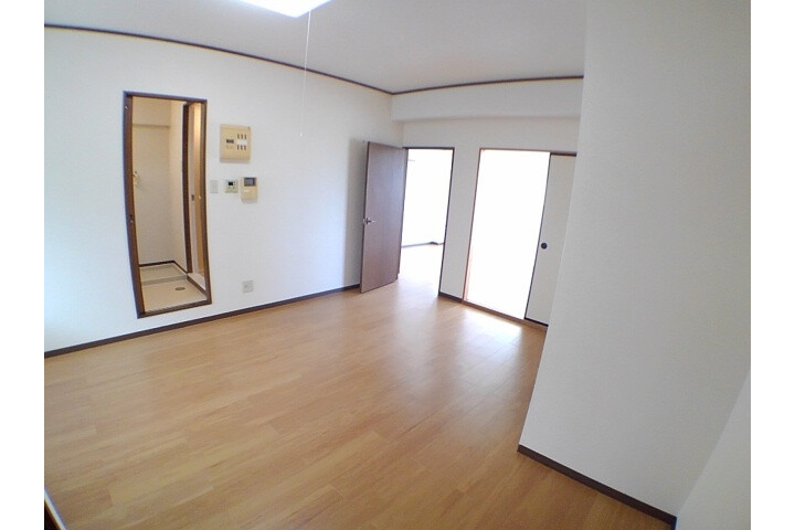 2LDK Apartment, Japan — image 4