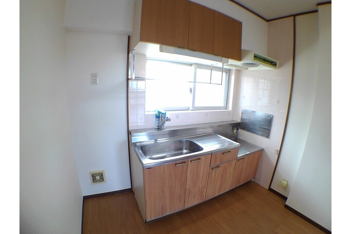 2LDK Apartment, Japan — image 5