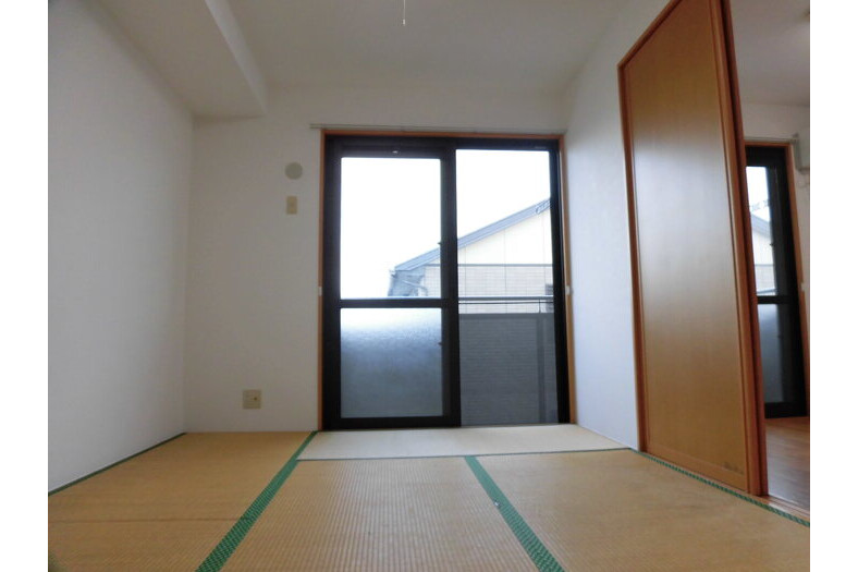 2DK Apartment, Japan — image 4