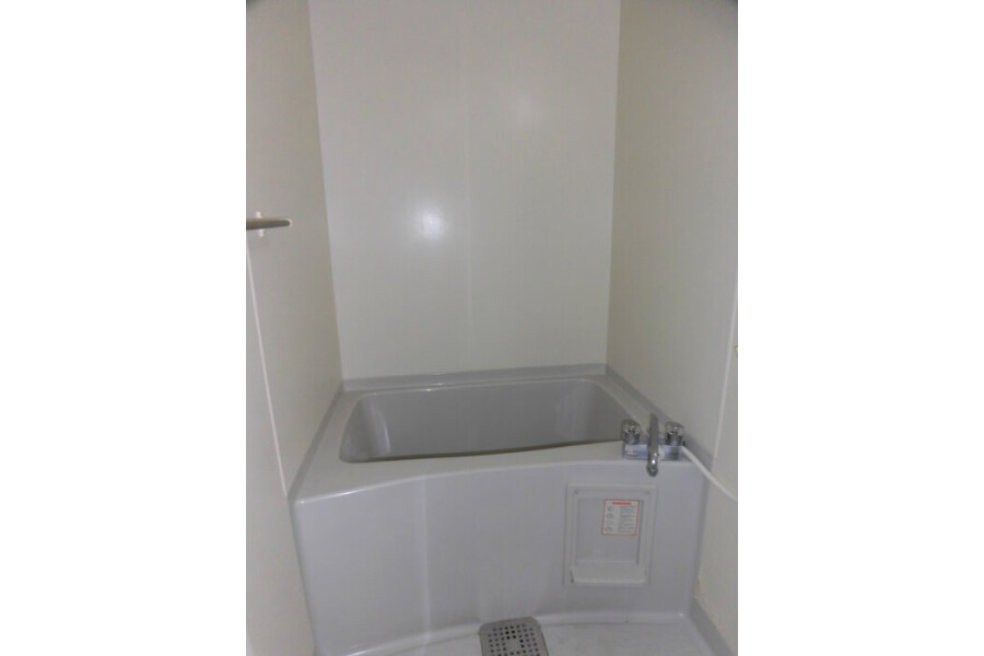 2DK Apartment, Japan — image 7