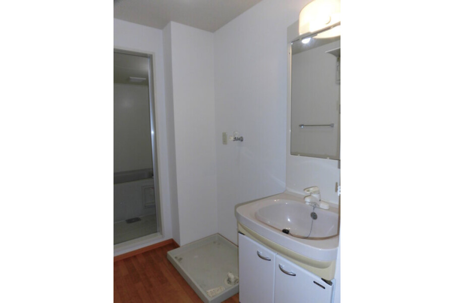 2DK Apartment, Japan — image 8