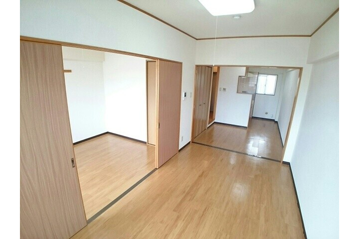 2DK Apartment, Japan — image 2