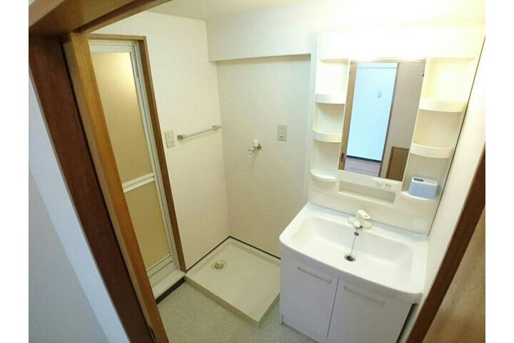 2DK Apartment, Japan — image 8
