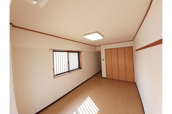 1R Apartment, Japan — image 4