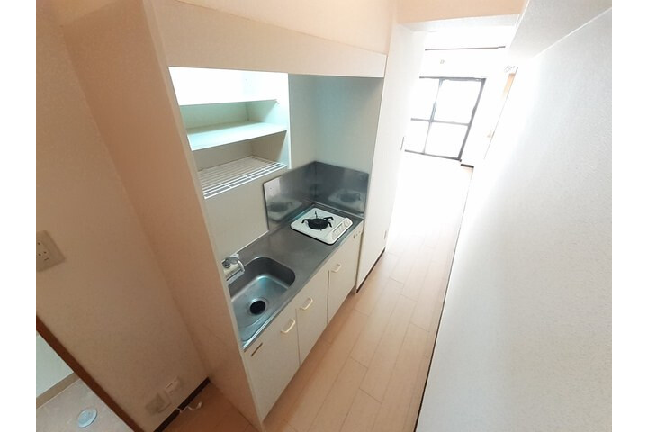 1R Apartment, Japan — image 6