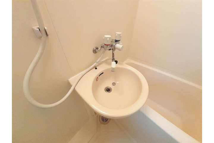 1R Apartment, Japan — image 7