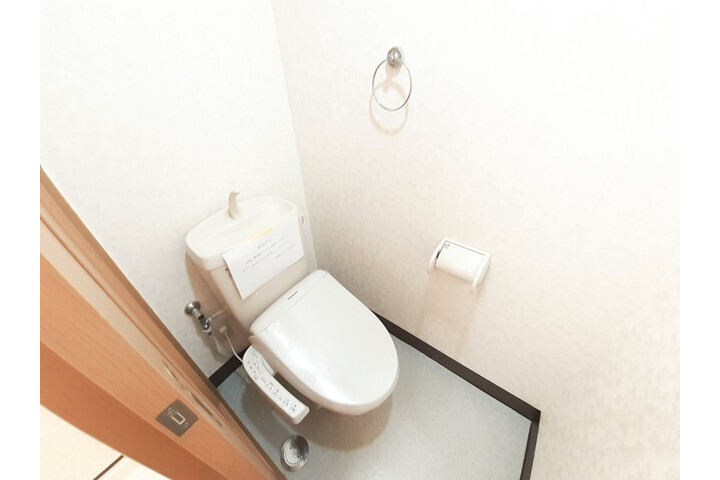 1R Apartment, Japan — image 9