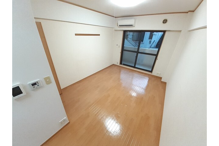 1R Apartment, Japan — image 3
