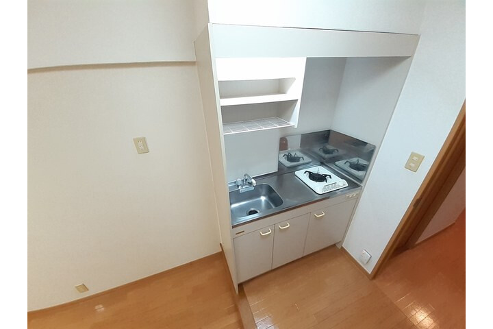 1R Apartment, Japan — image 5