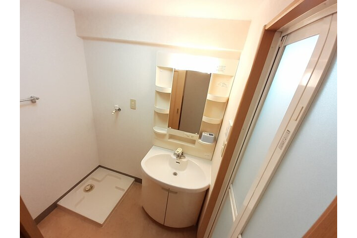 1R Apartment, Japan — image 7