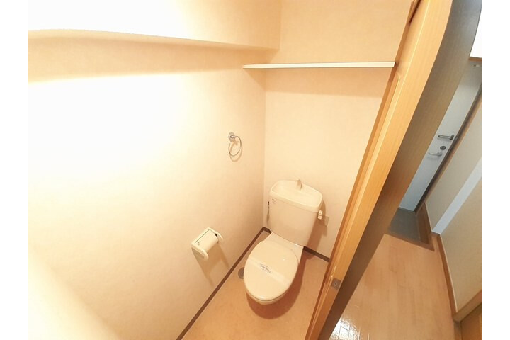 1R Apartment, Japan — image 8