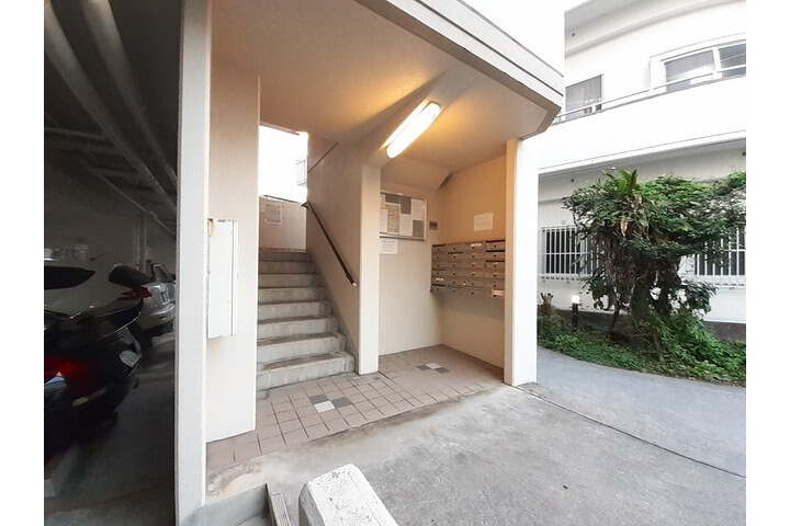 1R Apartment, Japan — image 13