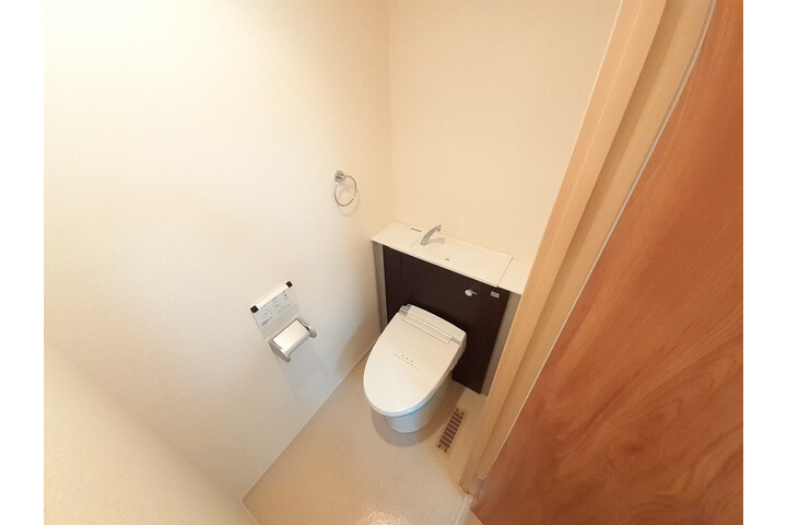 2LDK Apartment, Japan — image 9