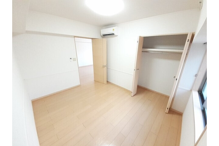 2LDK Apartment, Japan — image 4