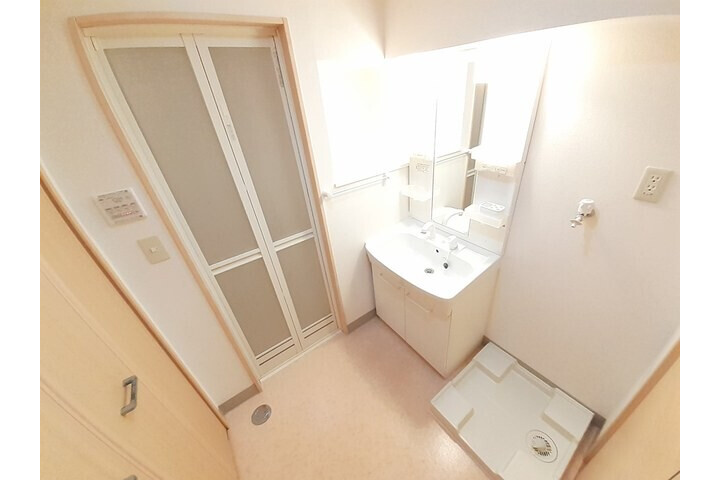 2LDK Apartment, Japan — image 8