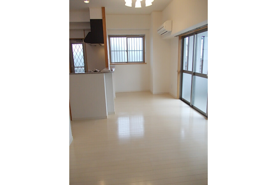 3LDK Apartment, Japan — image 3