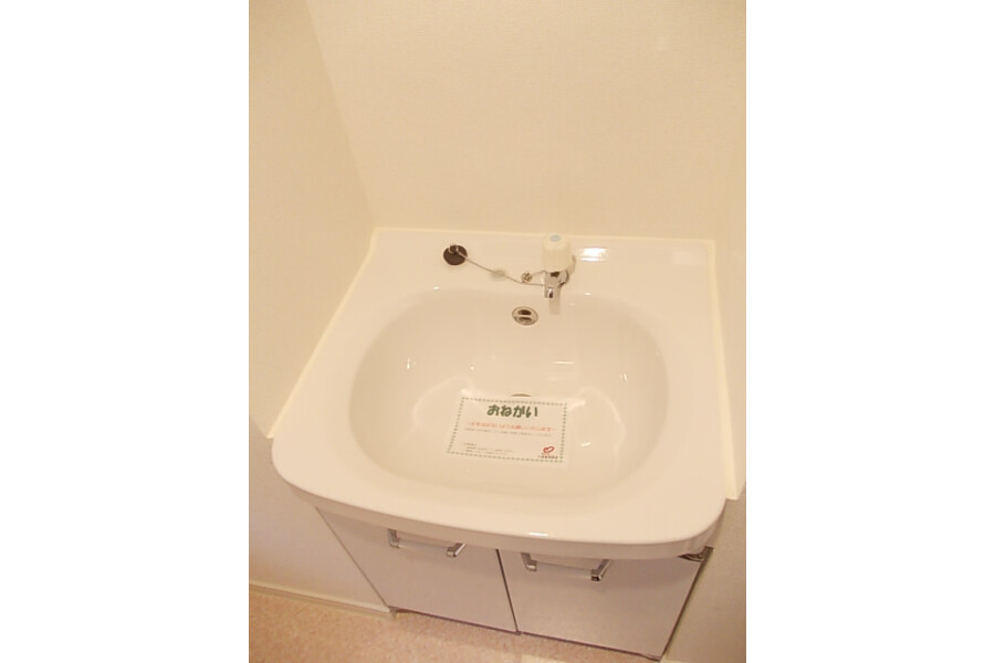3LDK Apartment, Japan — image 8