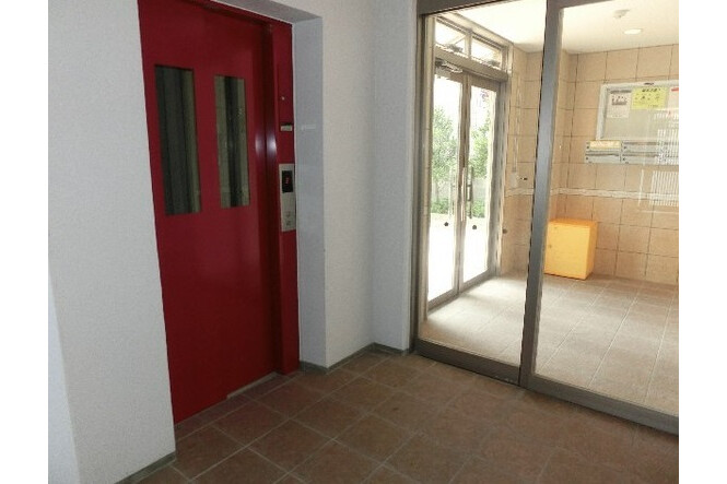 3LDK Apartment, Japan — image 11