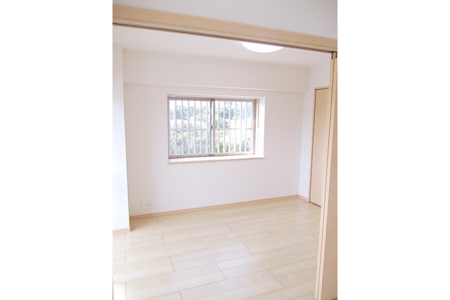 2LDK Apartment, Japan — image 2