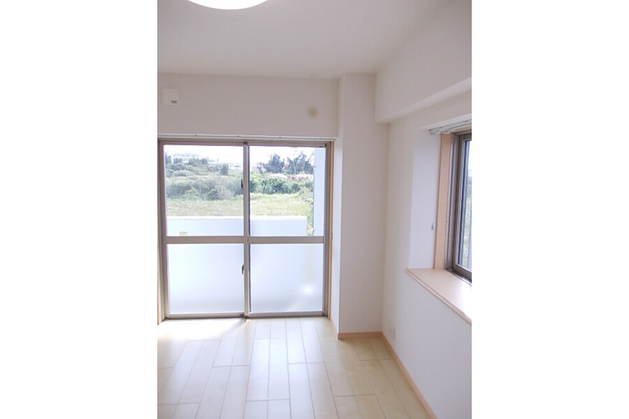 2LDK Apartment, Japan — image 5