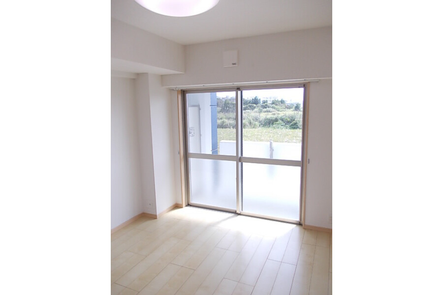 2LDK Apartment, Japan — image 6