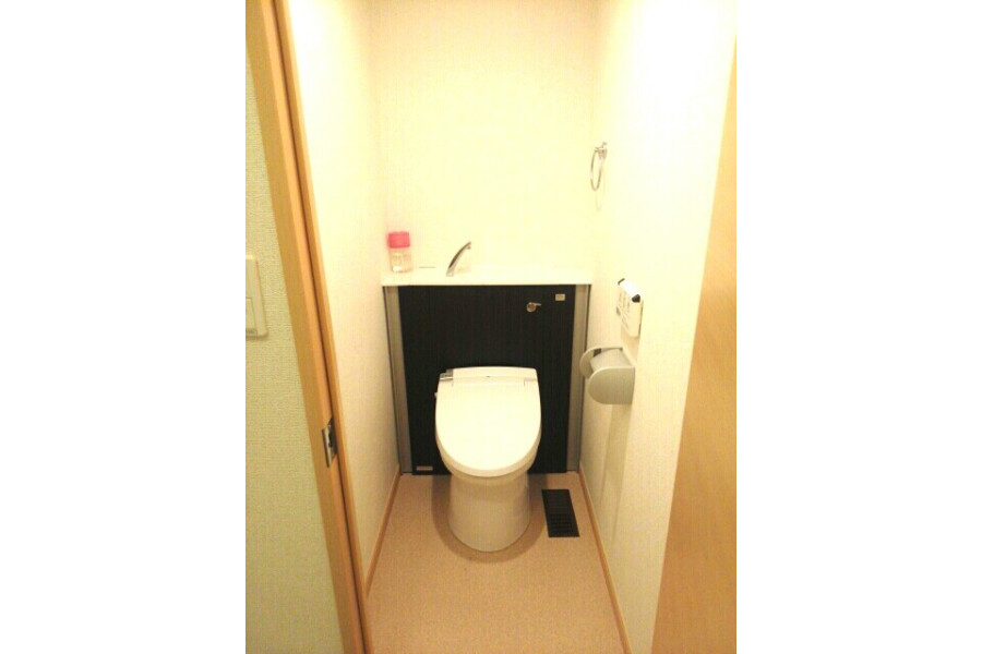 2LDK Apartment, Japan — image 10
