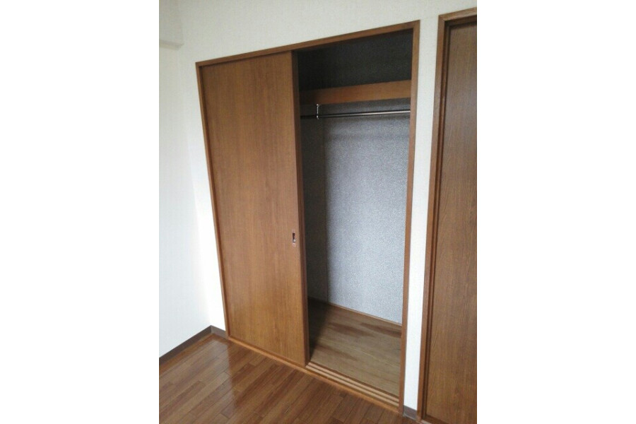 2LDK Apartment, Japan — image 3