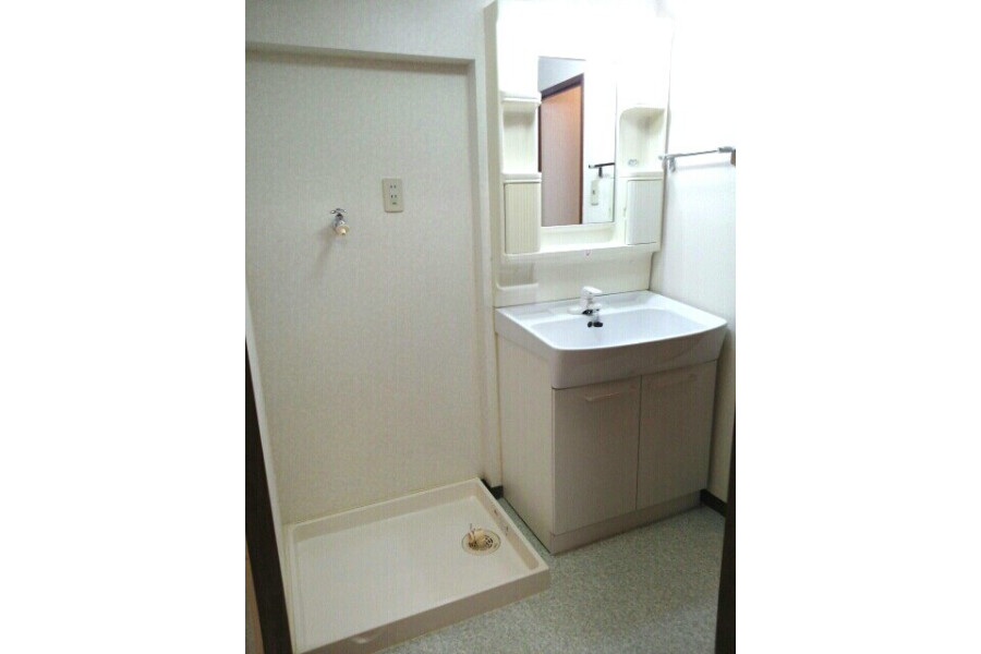 2LDK Apartment, Japan — image 5