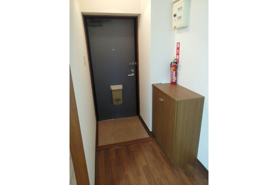 2LDK Apartment, Japan — image 8