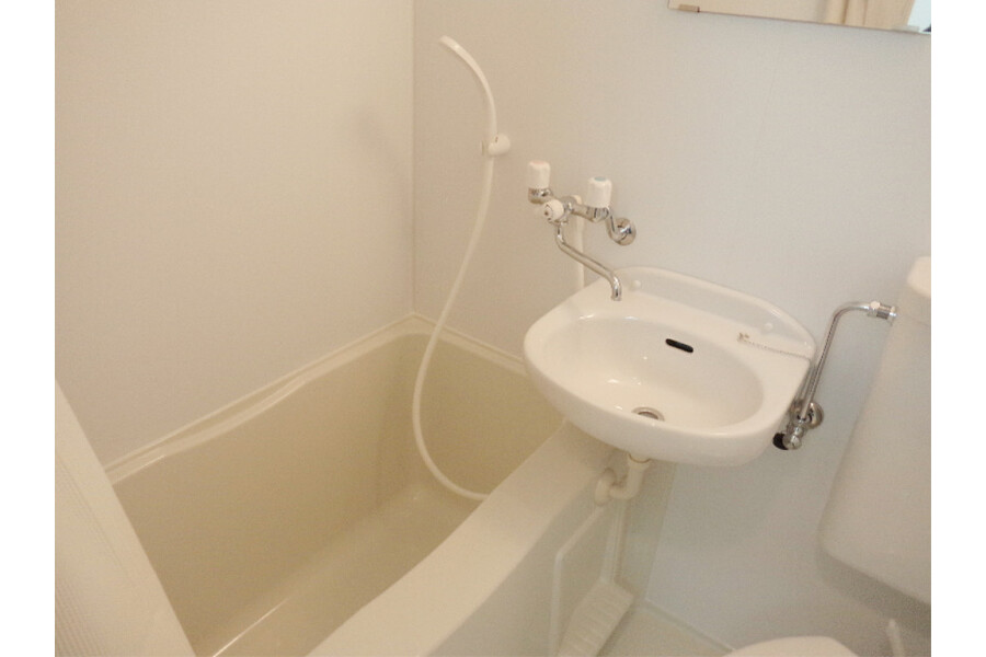1K Apartment, Japan — image 5