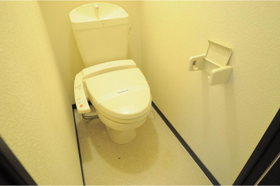 1K Apartment, Japan — image 7