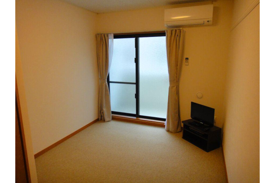 1K Apartment, Japan — image 2