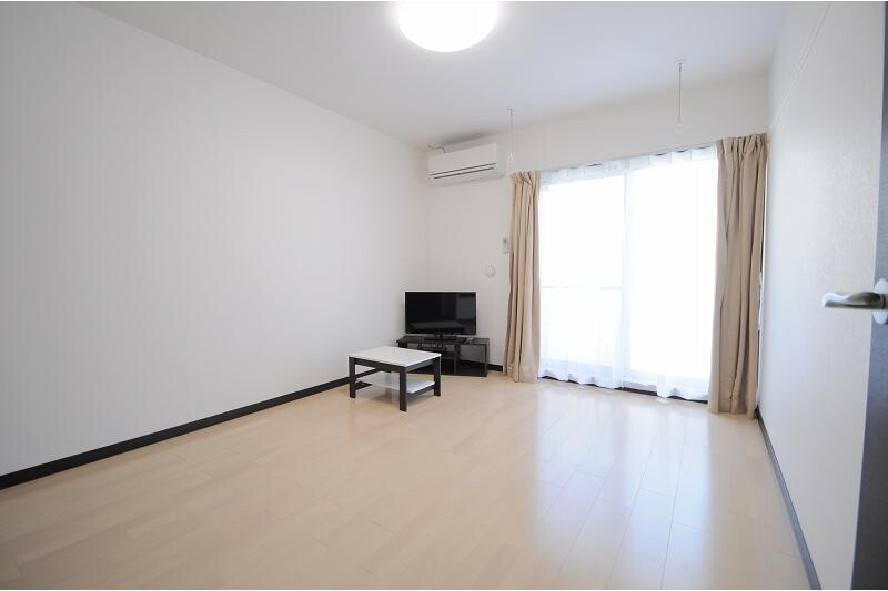 1K Apartment, Japan — image 4