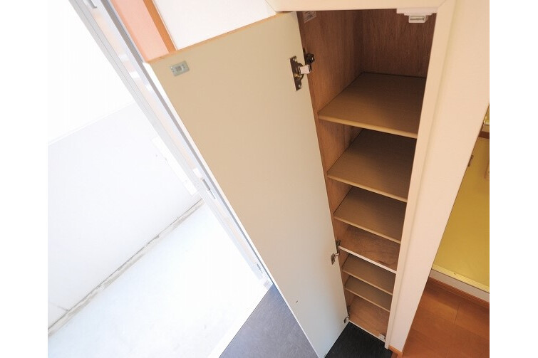 1K Apartment, Japan — image 9
