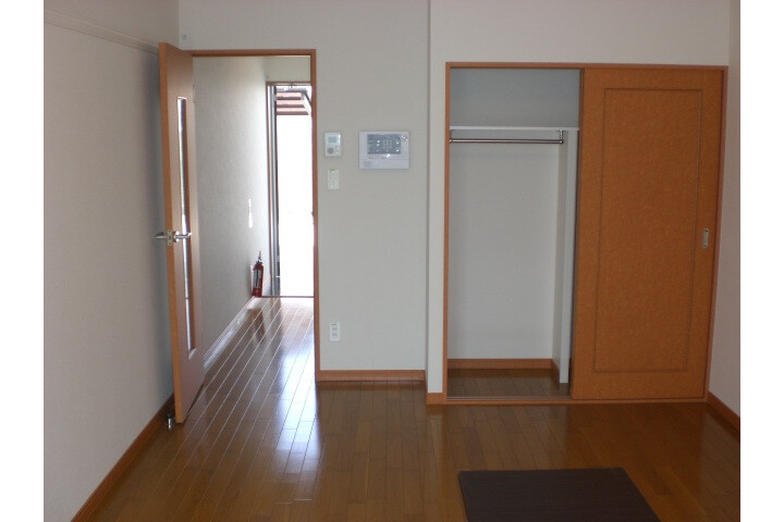 1K Apartment, Japan — image 8