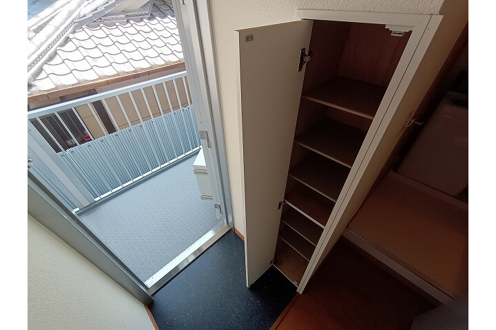1K Apartment, Japan — image 7
