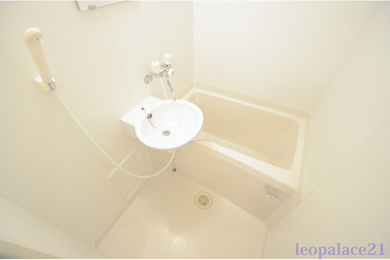 1K Apartment, Japan — image 8