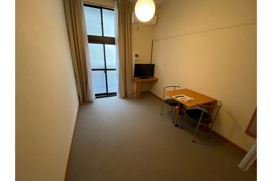 1K Apartment, Japan — image 2