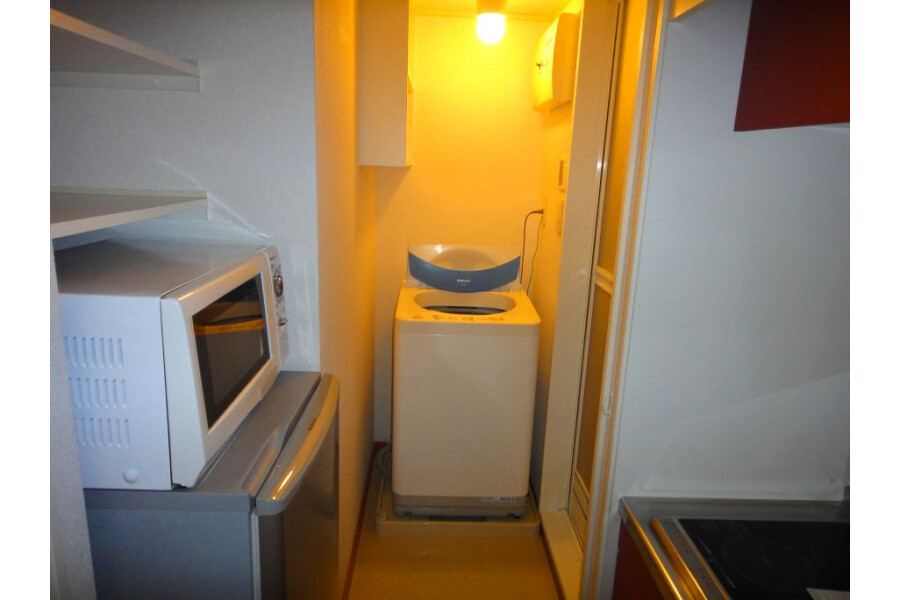 1K Apartment, Japan — image 9
