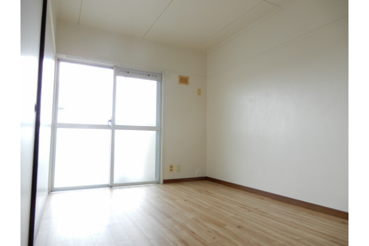 2DK Apartment, Japan — image 6