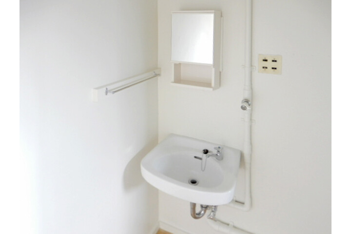 2DK Apartment, Japan — image 10