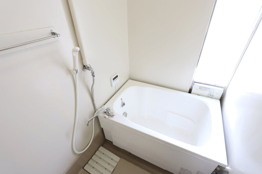 2DK Apartment, Japan — image 8