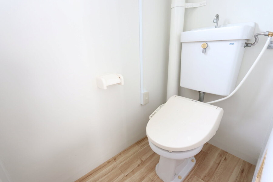 2DK Apartment, Japan — image 9