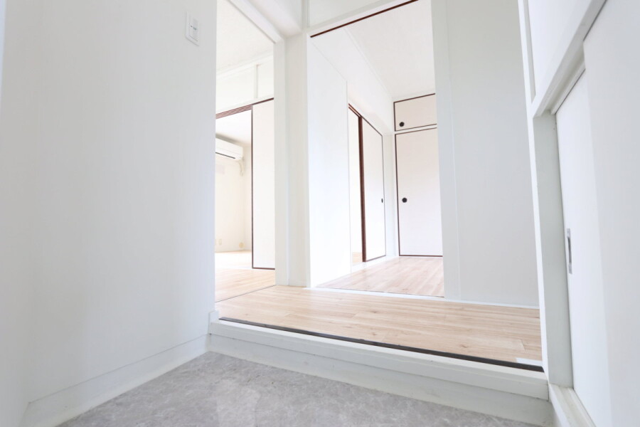 2DK Apartment, Japan — image 12