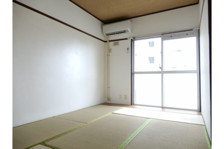 2DK Apartment, Japan — image 6