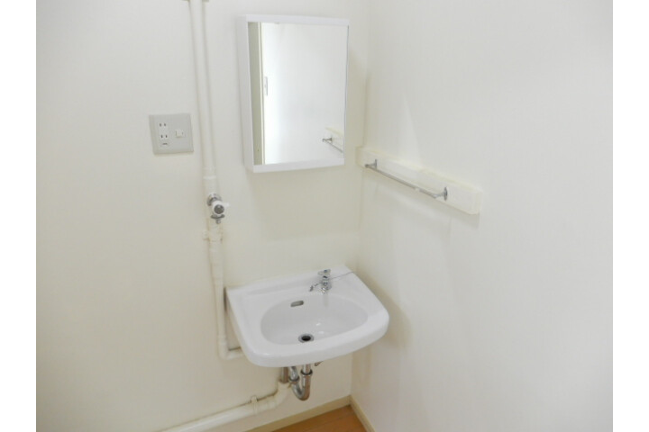 2DK Apartment, Japan — image 10