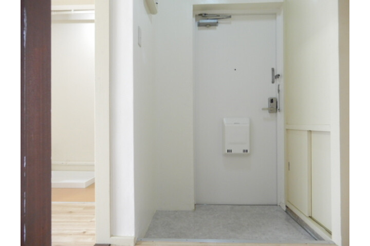 2DK Apartment, Japan — image 13