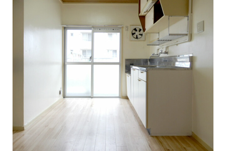 2DK Apartment, Japan — image 16