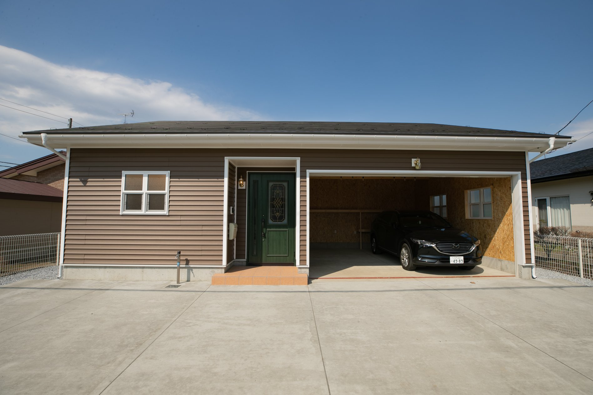 H101E/ 3bedrooms 2car garage **Pet is NOT allowed**